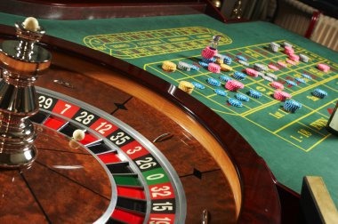 Treasures Aztec slot game interface showing five reels, symbols, and bet controls